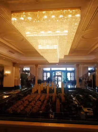 Art Streamer Lustre de forme irrégulière Hall de l'hôtel non standard Éclairage décoratif de la salle de banquet